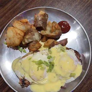 Eggs Benedict and potatoes!!