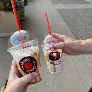 Brownie caramel shake (split) to go!