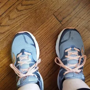 Wearing them Saucony Guide Isos.