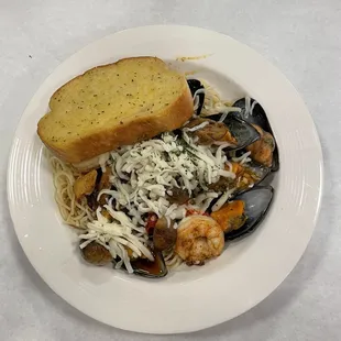 Combo Seafood Pasta