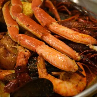  a closeup of a crab - garland dish