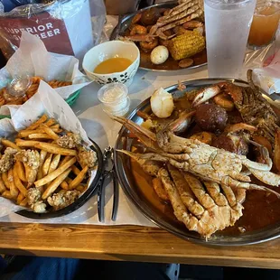A wonderful spread, good fries and shellfish, snow crab, blue crab, etc.