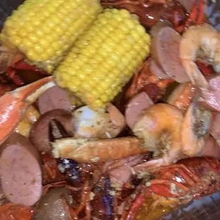cooked shrimp, corn, sausage, and corn on the cob