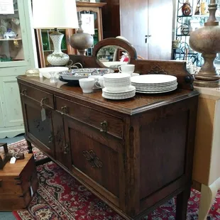 Side board in mint condition