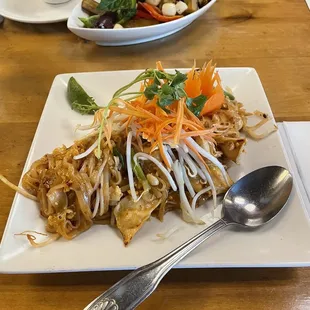 N1. Pad Thai