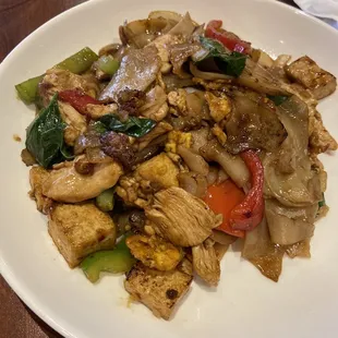 Pad Kee Mao with chicken and tofu