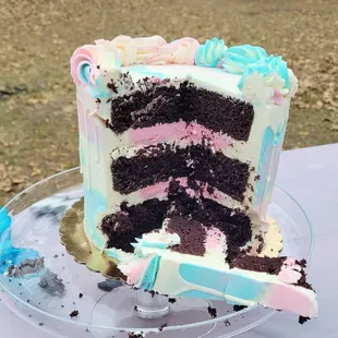 Everybody loved our gender reveal cake, it was delicious and moist! Thanks!