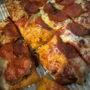 Small pepperoni pizza