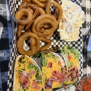 Carnitas tacos with Mac and cheese and onion rings!!