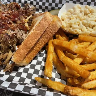 Pulled Pork Platter, served with Texas toast and 2 sides. Mac n cheese and seasoned French fries.
