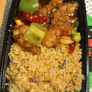 Delicious C14. General Tso&apos;s Chicken Combination Platter