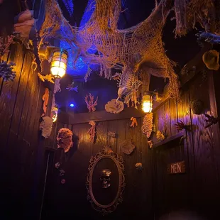 Love the decor!