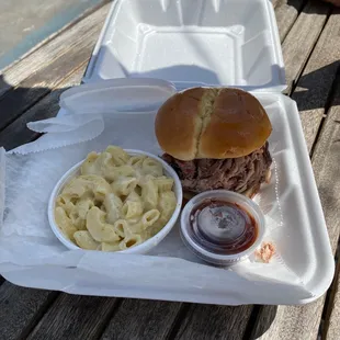 pulled pork sandwich with mac and cheese