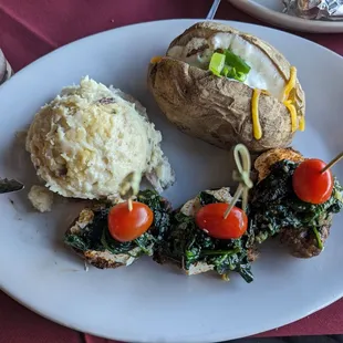 Medallions Kawi with mash potatoes and a loaded baked potato