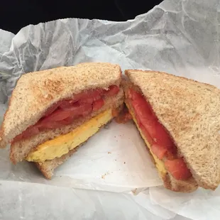 Scrambled egg sandwich on wheat