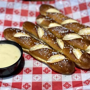 pretzels and dipping sauce