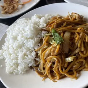 L4. Chicken Lo Mein Lunch Special