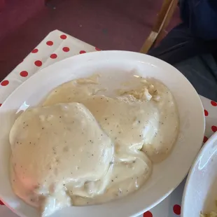 Biscuit and gravy