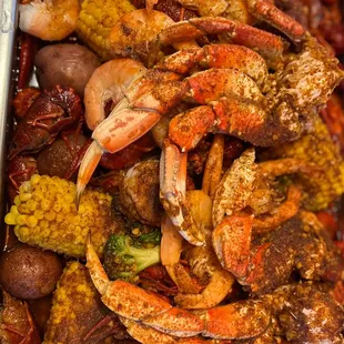 Dungeness crabs, crawfish and head off shrimp with potatoes, broccoli and corn.
