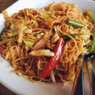 CHILLI GARLIC NOODLES