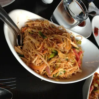 CHILLI GARLIC NOODLES