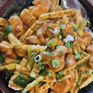 Stir Fried Chicken with Bamboo Shoot in Chef's Spicy Sauce/劍筍雞肉