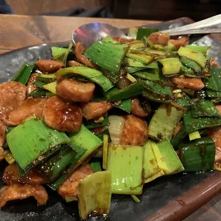 Stir-Fried Taiwanese Sausage with Leeks/蒜苗香腸