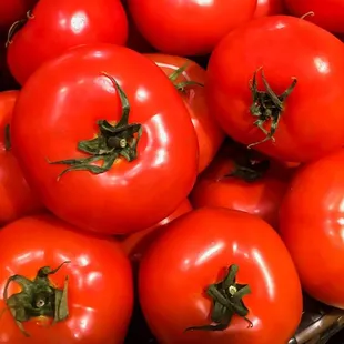 a pile of tomatoes