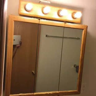 Charged for a chip somewhere on the mirror, I don’t see it. Zoom it as you can see it old and peeling.