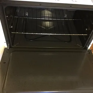 Oven right leg on the heater bar missing, that was identified on the original least