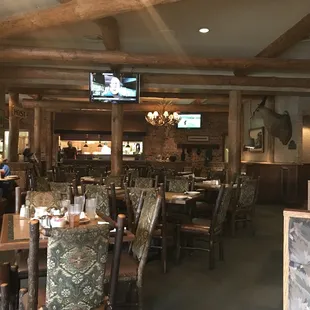 Decor - old lodge vibe :)