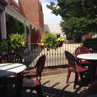 Outdoor seating. Yes, please.