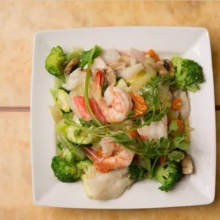 Ocean garden 
( seafood medley)