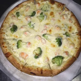 Cheese, broccoli &amp;shiramp great pizza  thank you  . Good job