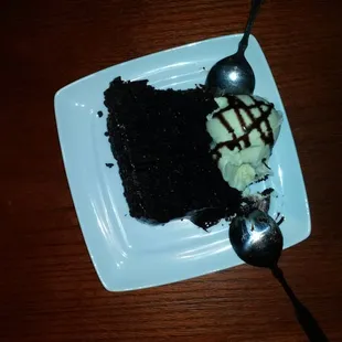 April 29, 2015Red Lobster Chocolate Wave &amp; Ice Cream~Tasty Though it doesn&apos;t appear as YUMMY as the slice we received on our previous visit.