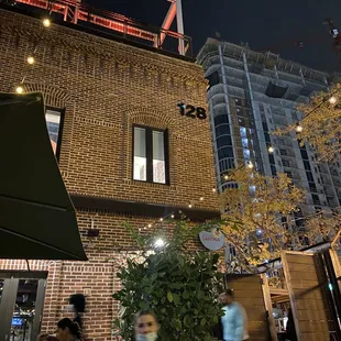 ramen and noodles, outside