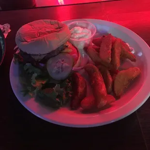 Cheeseburger and potato wedges