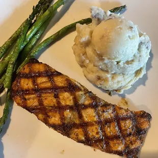 Salmon , mashed potatoes,asparagus