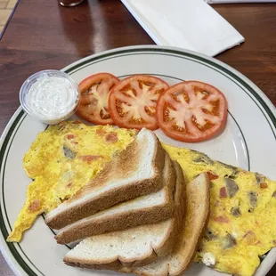 a plate of breakfast food