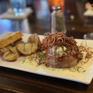 The "Metro" (filet mignon) with red potatoes.