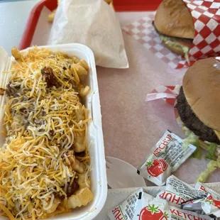 Chilli Cheese Fries, hamburger and cheese burger