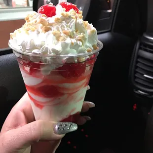 When she asked how my day was told her it wasn&apos;t the best.. Then she comes back w my sundae &amp; said it&apos;s a large, hope your day gets better!