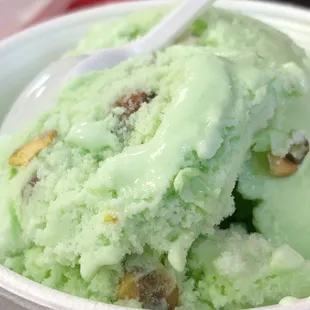 1 scoop of pistachio ice