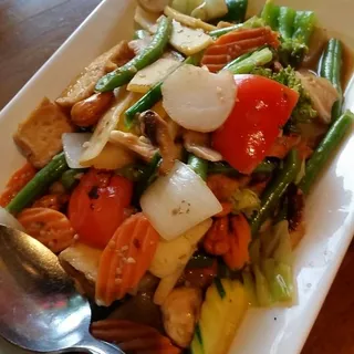 Vegetables and Cashew Nut