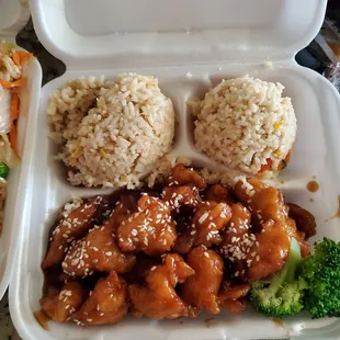 a takeout container with rice, broccoli, and chicken