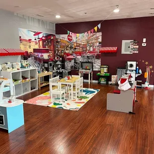 Our most loved station! Kitchen, grill, subway sandwich, bakery, different cuisines food sets, etc etc.