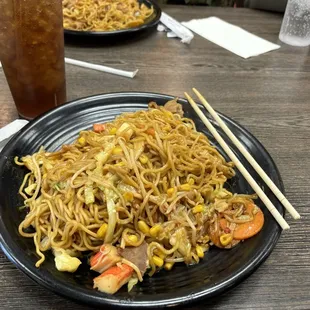 Single bowl, with chicken, imitation crab, corn, bean sprouts, carrots, cabbage, zucchini, with Yakisoba noodles. Yum!!