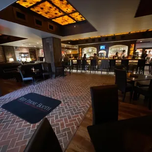 Entrance area and bar.