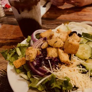 Uri shut us down last week - recovering w/ a frozen Jack Daniels and Coke &amp; salad....     this place can handle the dinner crowd...