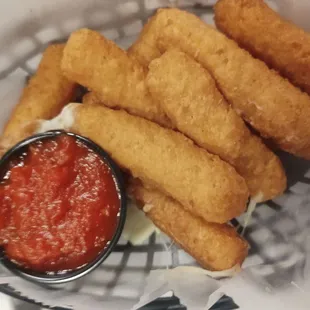 Mozzarella sticks with marinara sauce